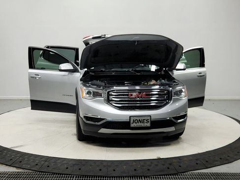Used 2018 GMC Acadia SLE FWD image 11