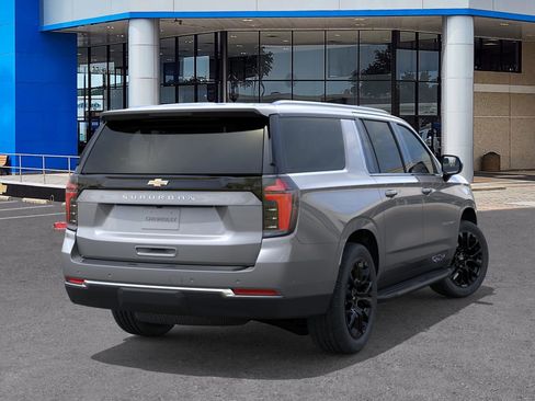 New 2026 Chevrolet Suburban LS image 4
