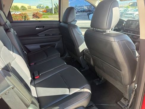 Used 2023 Nissan Pathfinder SL w/ SL Black Package AWD/4WD image 9