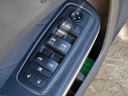 Used 2019 Dodge Charger SXT RWD image 35