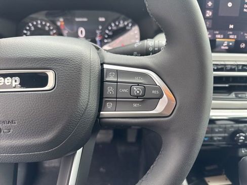 Used 2023 Jeep Compass Limited image 13