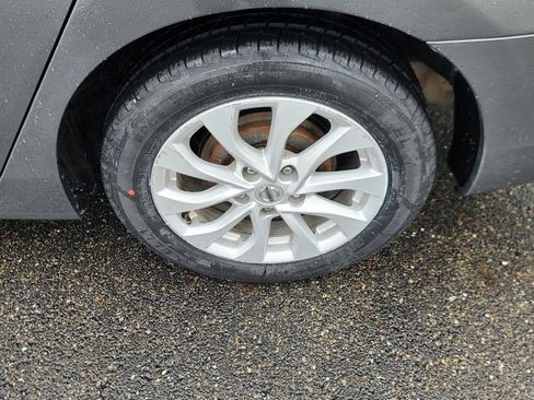 Used 2019 Nissan Sentra SV image 8