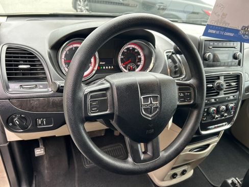Used 2013 Dodge Grand Caravan SXT image 15
