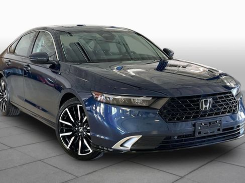 Used 2024 Honda Accord Touring image 2