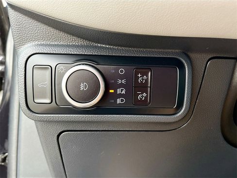 Used 2025 Ford Explorer Active w/ Active Comfort Package image 10