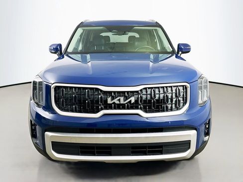 Used 2024 Kia Telluride EX w/ EX Captain's Chair Package image 2
