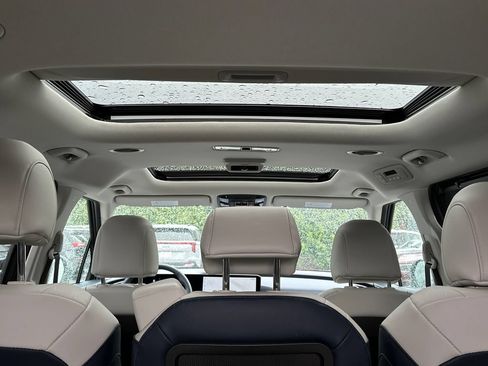 New 2026 Kia Carnival SX w/ SX Dark Edition Package FWD image 8