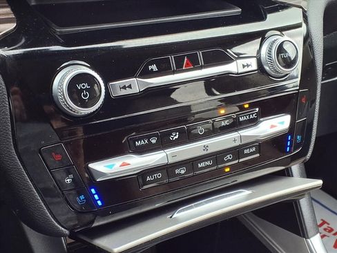 Used 2024 Ford Explorer Limited image 17