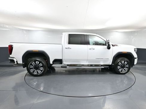 Used 2025 GMC Sierra 3500 Denali image 4