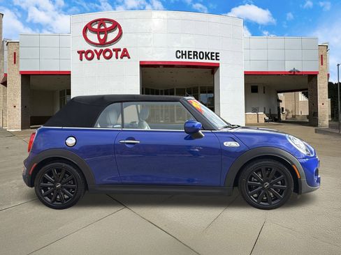 Used 2021 MINI Cooper S w/ Signature Upholstery Package image 4