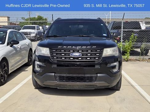 Used 2017 Ford Explorer XLT w/ Equipment Group 202A FWD image 2