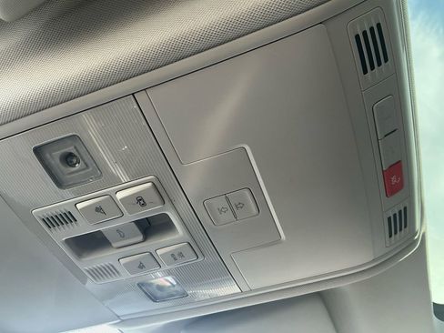 Used 2022 Volkswagen Taos SE w/ Panoramic Sunroof Package image 25