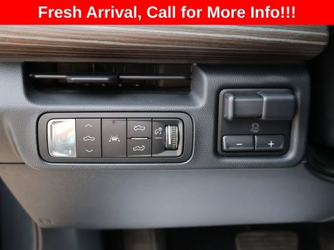 Used 2025 GMC Sierra EV Denali AWD/4WD image 32