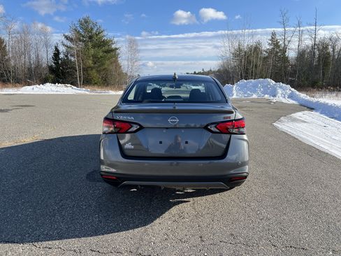New 2025 Nissan Versa SR w/ Trunk Package image 6