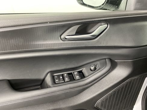 New 2025 Jeep Grand Cherokee Altitude image 14