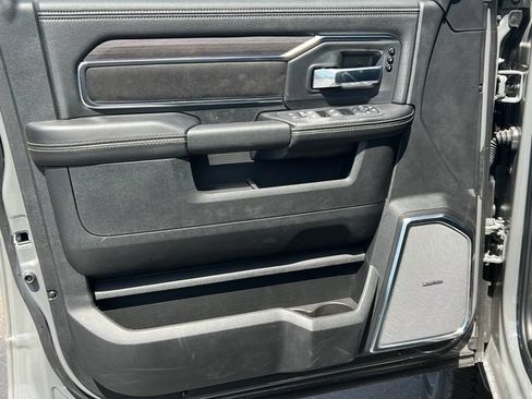 New 2026 RAM 2500 Laramie AWD/4WD image 18