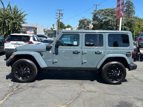 Used 2024 Jeep Wrangler Unlimited Sahara AWD/4WD image 3