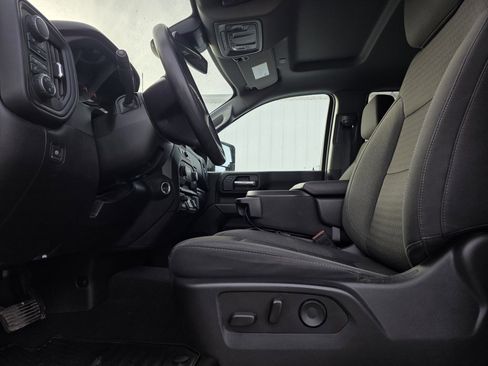 Used 2025 Chevrolet Silverado 2500 Custom w/ Custom Value Package image 10