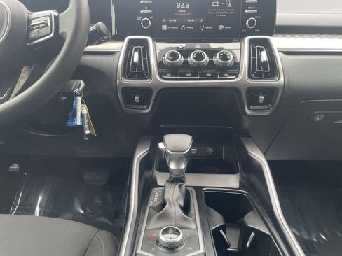Used 2022 Kia Sorento LX AWD/4WD image 17