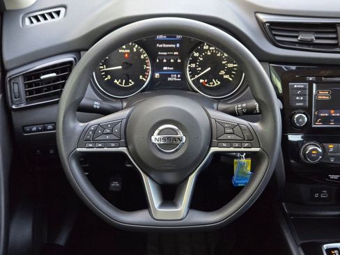 Used 2020 Nissan Rogue Sport S image 14