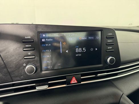 Used 2025 Hyundai Elantra SE image 14