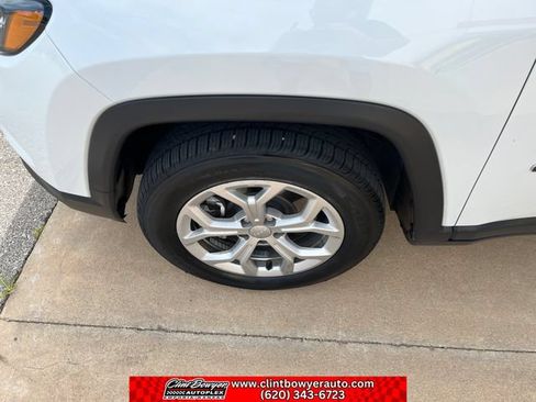 Used 2024 Jeep Compass Latitude AWD/4WD image 22