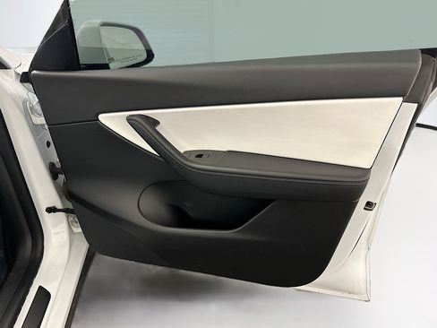 Used 2021 Tesla Model Y Long Range AWD/4WD image 33