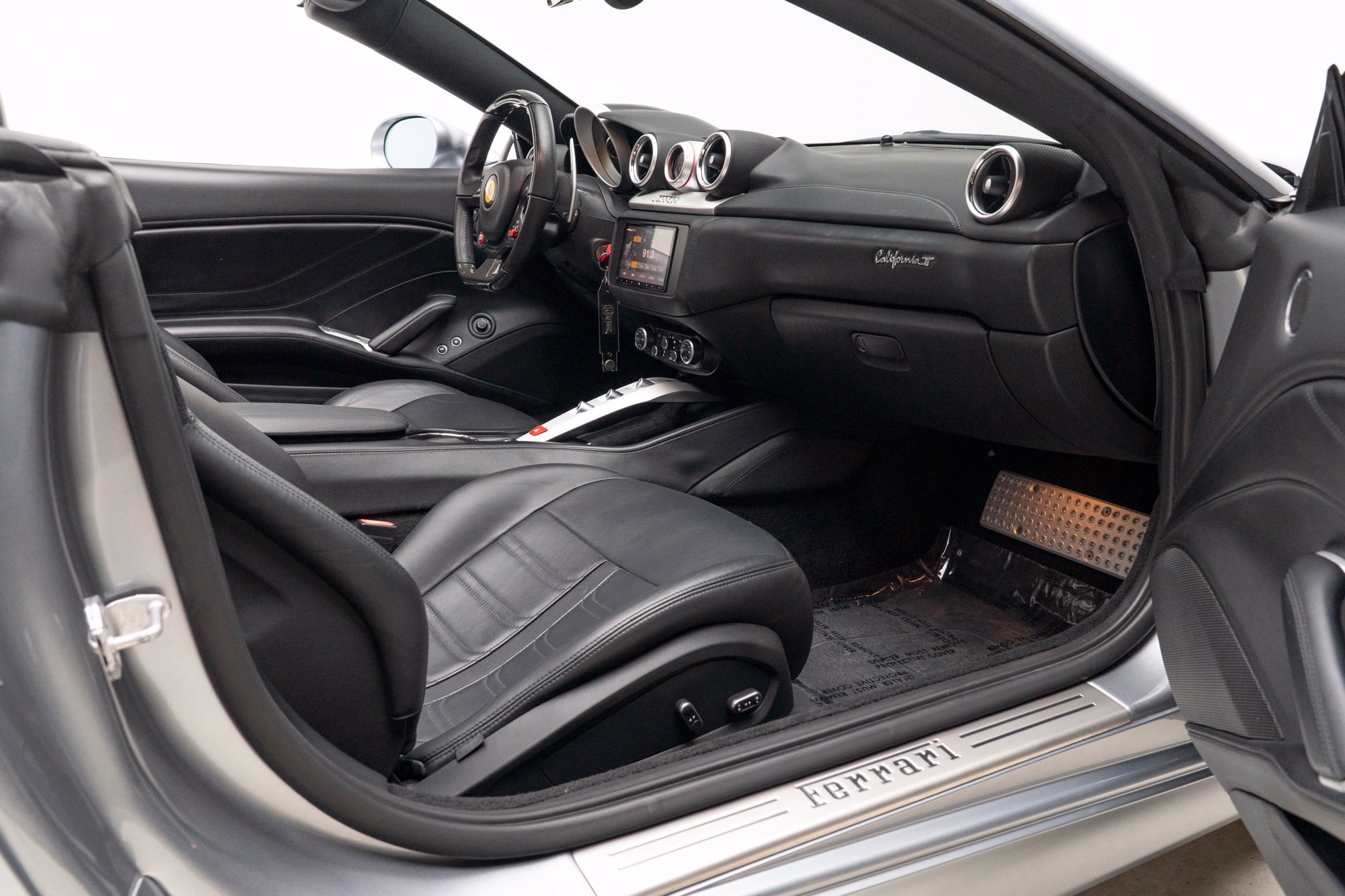 Used 2016 Ferrari California T RWD image 40