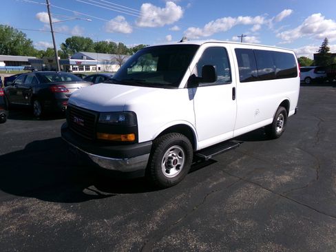 Used 2018 GMC Savana 3500 LS w/ Cold Climate Package RWD image 7