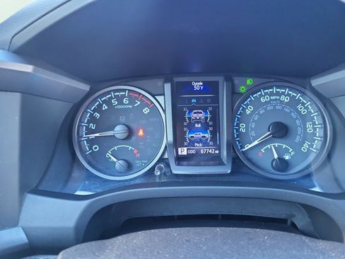 Used 2022 Toyota Tacoma TRD Off-Road image 29