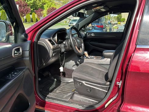 Used 2017 Jeep Grand Cherokee Laredo w/ Quick Order Package 23E AWD/4WD image 22