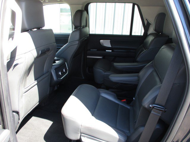 Used 2025 Ford Expedition Active AWD/4WD image 9