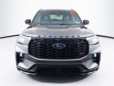 Used 2025 Ford Explorer ST AWD/4WD image 6