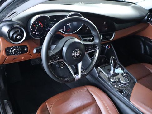Used 2017 Alfa Romeo Giulia image 15