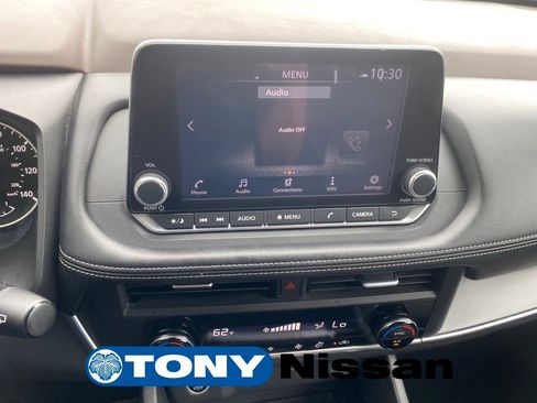 Used 2023 Nissan Rogue SV image 16