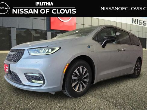 Used 2024 Chrysler Pacifica Limited FWD image 1