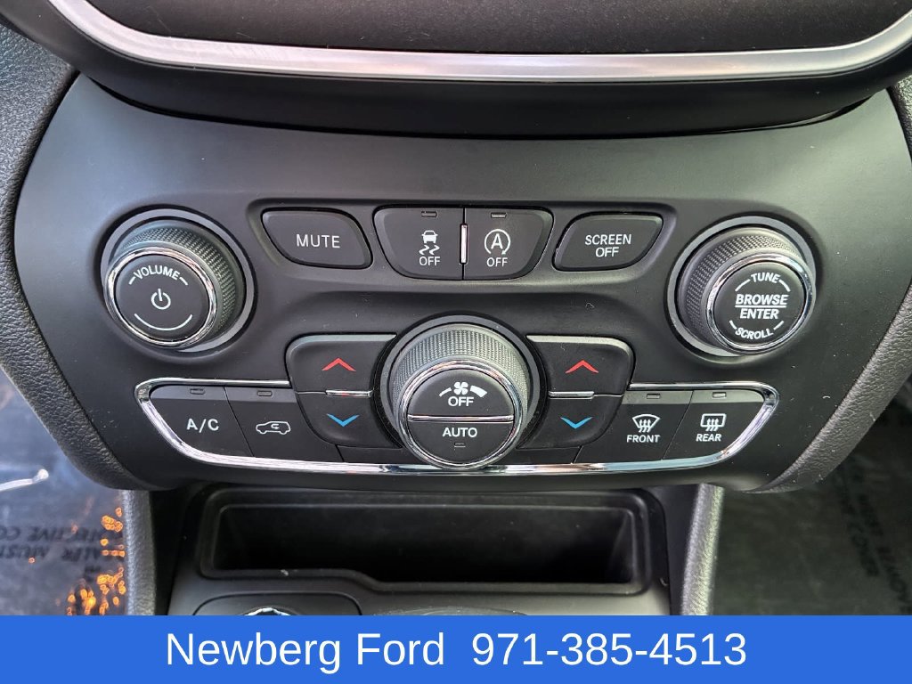 Used 2020 Jeep Cherokee Trailhawk AWD/4WD image 22