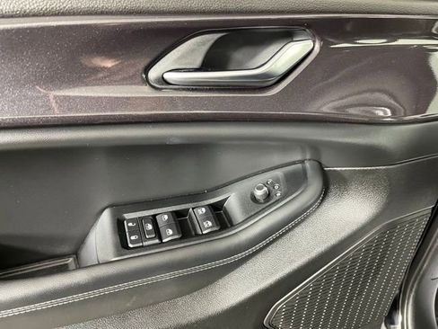 Used 2023 Jeep Grand Cherokee Altitude AWD/4WD image 16