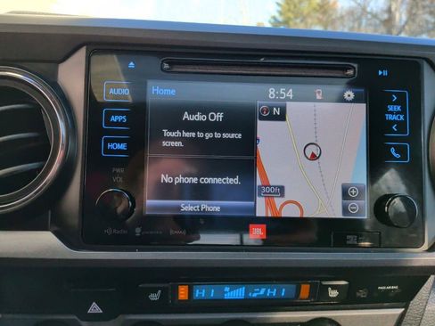 Used 2018 Toyota Tacoma TRD Off-Road image 27