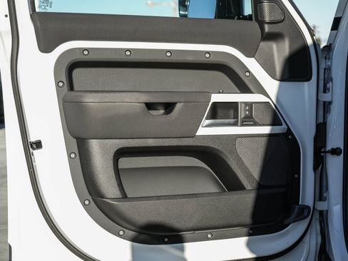 Used 2023 Land Rover Defender 110 S image 22