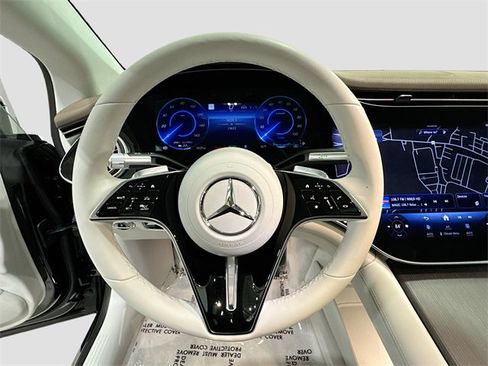 Certified 2022 Mercedes-Benz EQS 580 4MATIC Sedan image 11