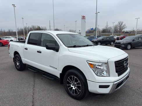 Used 2024 Nissan Titan SV w/ Accessory Utility Package image 7