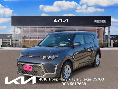 Certified 2025 Kia Soul LX w/ LX Technology Package FWD image 3
