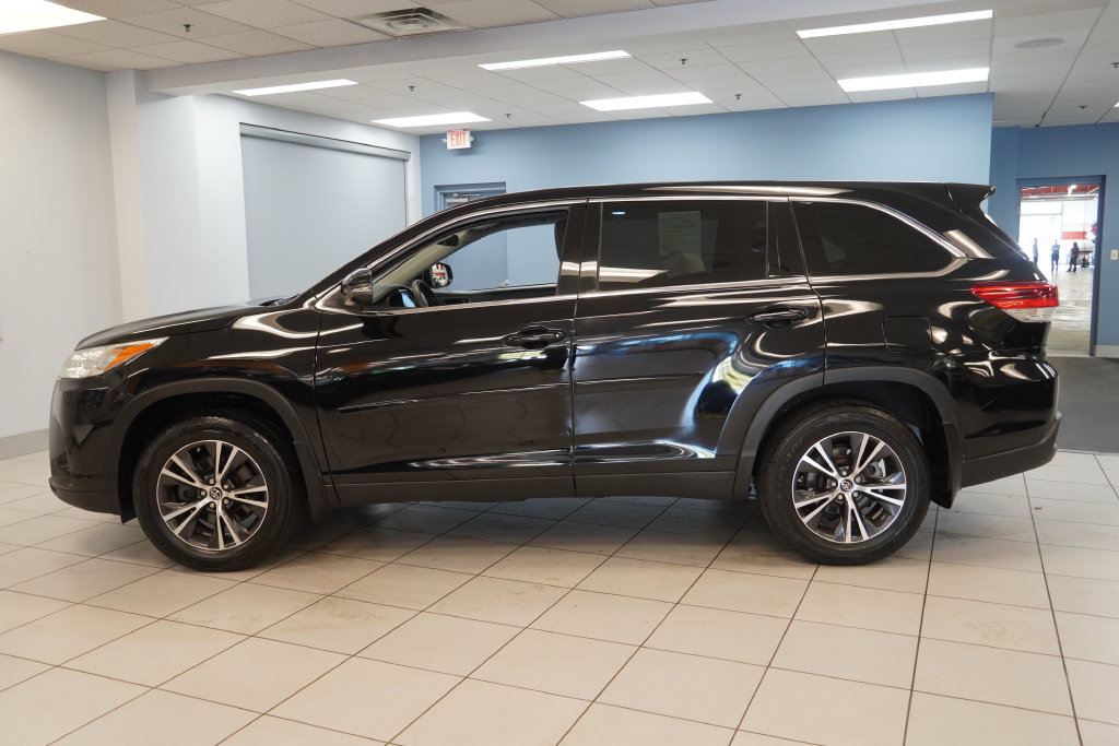 Used 2019 Toyota Highlander LE w/ Protection Package #3 AWD/4WD image 2