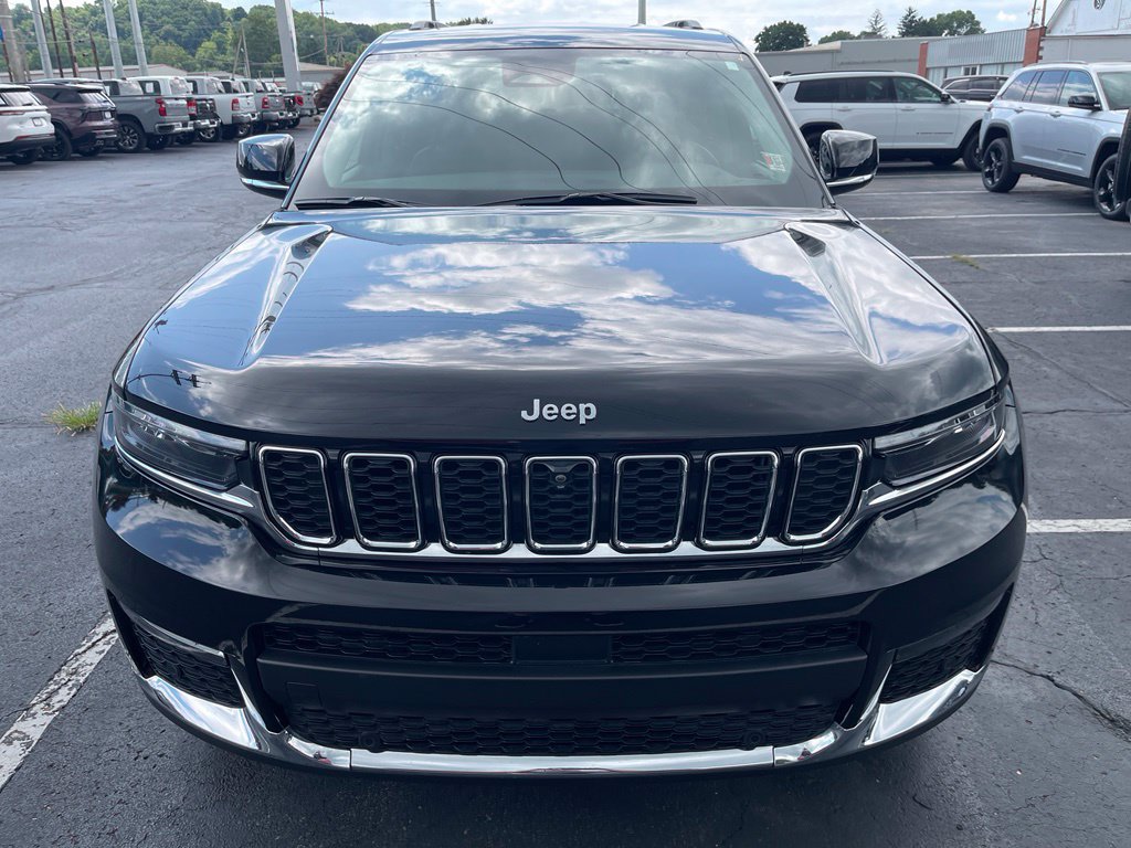Used 2023 Jeep Grand Cherokee L Limited w/ Luxury Tech Group II AWD/4WD image 5