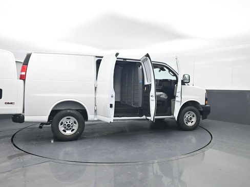New 2025 GMC Savana 2500 w/ Driver Convenience Package image 28