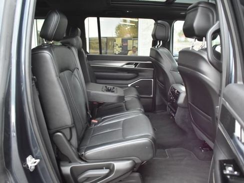 Used 2024 Jeep Wagoneer Series II AWD/4WD image 47