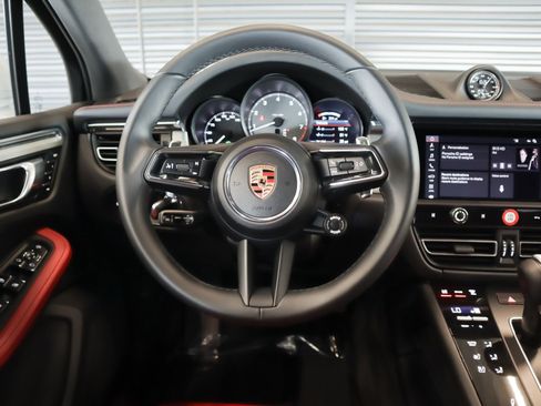 Used 2025 Porsche Macan S image 15