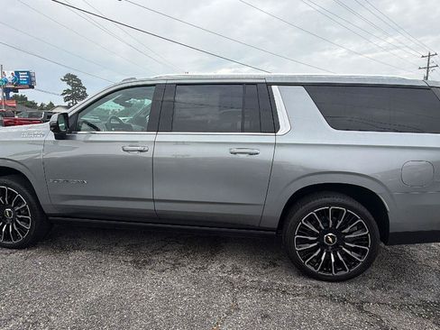 New 2026 Chevrolet Suburban High Country AWD/4WD image 12