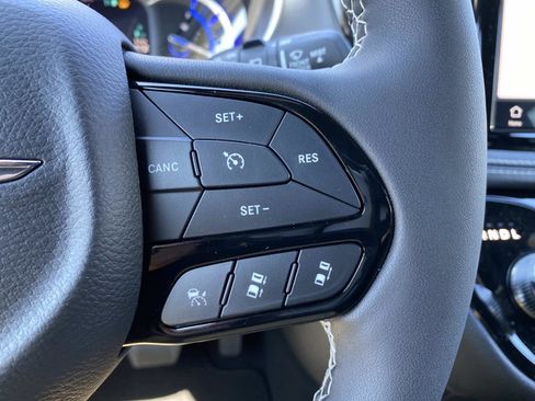 New 2023 Chrysler Pacifica Touring-L w/ S Appearance Package image 14